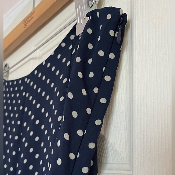 Beautiful navy polka dot skirt - Picture 4 of 5